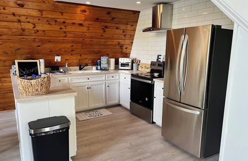 New London House | Dock Holiday - beautiful views on Badin Lake