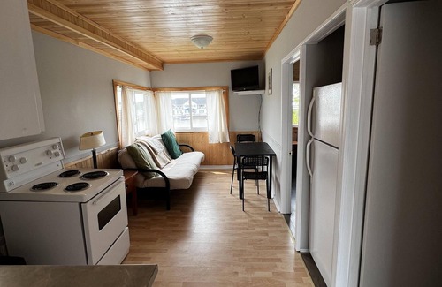Wasaga Beach Cottage | Dock Life Beach 1 - Cottage 10, Riverside 2 bedroom, 3 min walk to Beach 1