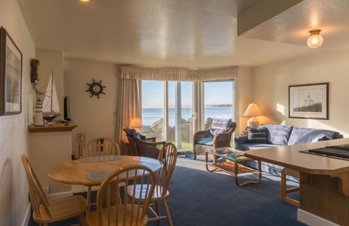 Lincoln City House | Dock of The Bay 105