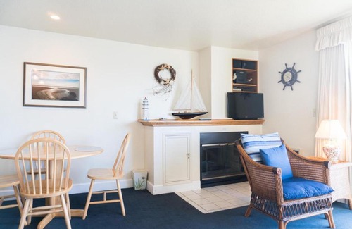 Lincoln City House | Dock of The Bay 105
