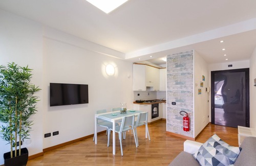 Genoa House | Dock of the Bay Genova 2b/1b + 1 private garage and balcony + 1 Extra garage
