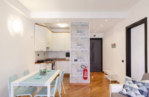 Genoa House | Dock of the Bay Genova 2b/1b + 1 private garage and balcony + 1 Extra garage