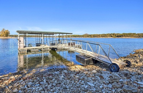 Shell Knob House | 'Dockside Getaway' w/ Boat Dock & Fire Pit!