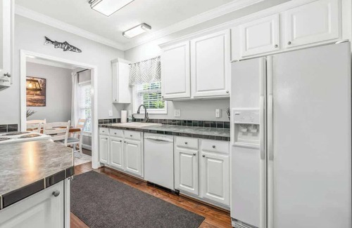 Six Mile House | DockTales - Panoramic Views & Private Dock