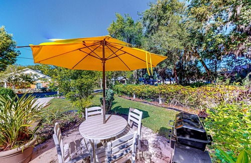 Mount Dora House | Dog-friendly 1920s home near downtown with a yard, grill, streaming, & AC