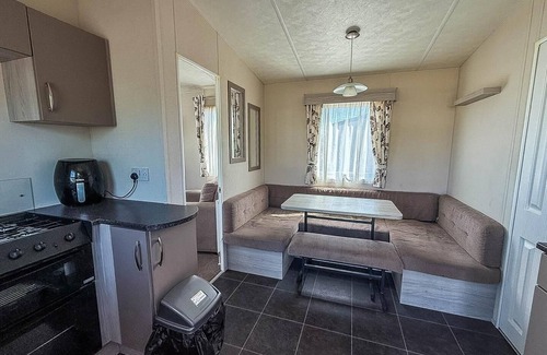 Great Yarmouth House | Dog-friendly 8 berth caravan at Cherry Tree Holiday Park in Norfolk ref 70363C