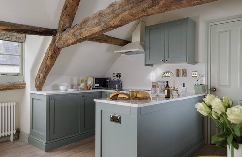 Cirencester Cottage | Dog Friendly Apartment - The Miller's Snug at Cowley House