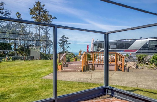 Agate Beach RV Rental | Dog Friendly, Available with 50AMP, 30AMP, Water and Sewer hook up's, WiFi