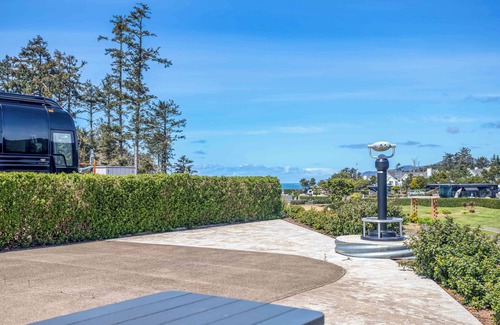 Agate Beach RV Rental | Dog Friendly, Available with 50AMP, 30AMP, Water and Sewer hook up's, WiFi