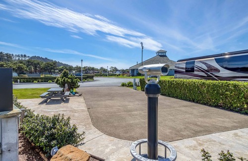 Agate Beach RV Rental | Dog Friendly, Available with 50AMP, 30AMP, Water and Sewer hook up's, WiFi