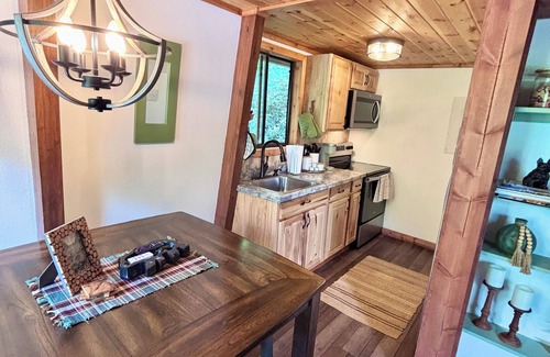 Banner Elk Condo | Dog-Friendly Banner Elk Condo w/Slope View and Deck