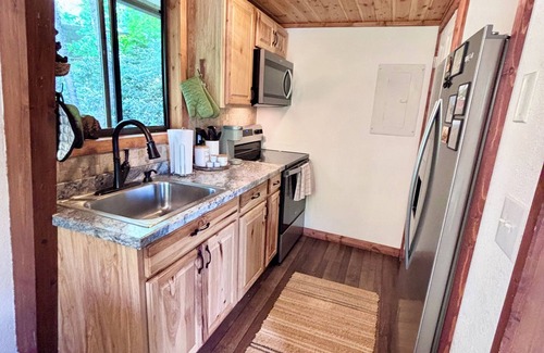 Banner Elk Condo | Dog-Friendly Banner Elk Condo w/Slope View and Deck