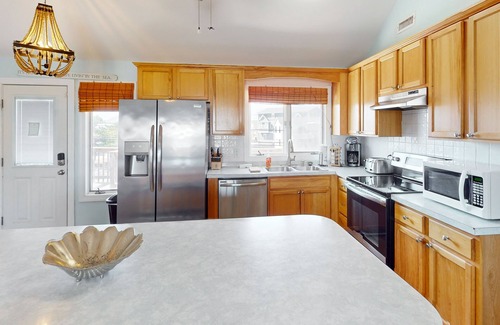 Sandbridge House | Dog-friendly beach gem w/private pool, easy beach access, WiFi, central AC, deck