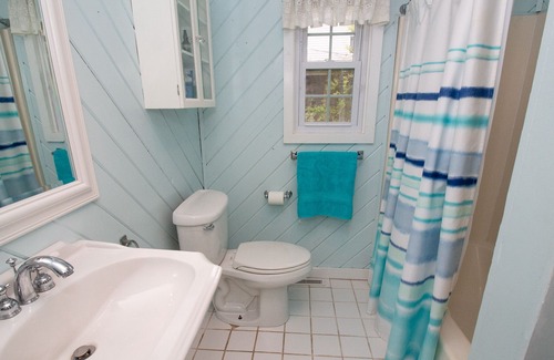 Michigan City Cottage | Dog Friendly Beach Cottage - Walk 800 ft. to Lake Michigan's Sheridan Beach