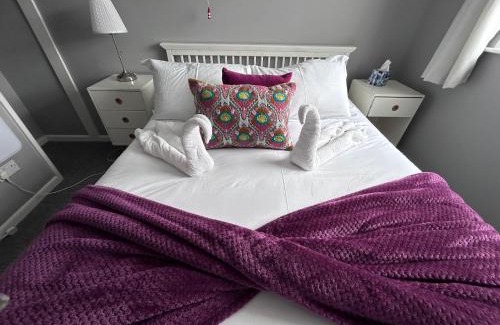 Kessingland House | Dog Friendly Beachside Cottage No11 Kessingland with private parking