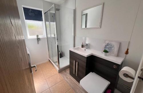 Kessingland House | Dog Friendly Beachside Cottage No11 Kessingland with private parking