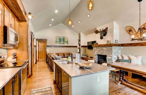 Grand Lake Cabin | Dog-Friendly Cabin in the Heart of Grand Lake!