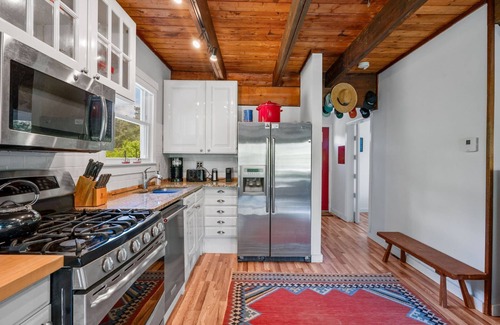 Harwich Port Cottage | Dog-Friendly Cape Cottage Near Beach & Towns