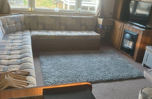 Hunstanton House | Dog friendly caravan with decking at Manor Park in Hunstanton ref 23063W