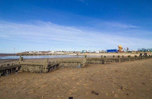 Hunstanton House | Dog friendly caravan with decking at Manor Park in Hunstanton ref 23063W
