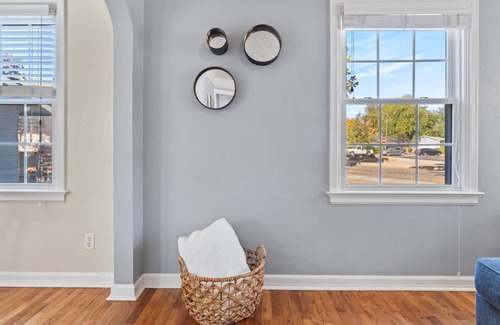 Boise Condo | DOG FRIENDLY Charmer! IDEAL Spot to Explore via Bikes(2) to Downtown, Greenbelt, River & Hyde Park!