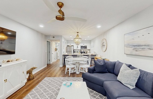 Palmetto Dunes Condo | Dog-Friendly Condo with pool, golf, steps to the beach