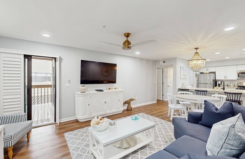 Palmetto Dunes Condo | Dog-Friendly Condo with pool, golf, steps to the beach