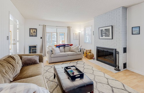 Country Club Estates House | Dog-friendly cottage 3 blocks from the beach w/gas grill, outdoor shower, AC