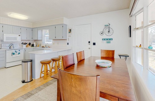 Country Club Estates House | Dog-friendly cottage 3 blocks from the beach w/gas grill, outdoor shower, AC