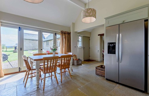 Faringdon Cottage | Dog friendly Cotswold cottage with a relaxing hot tub - Ivy Cottage
