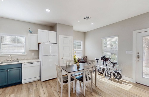 Fulton House | Dog-friendly cottage with ebikes & fabulous view - birdwatcher's paradise