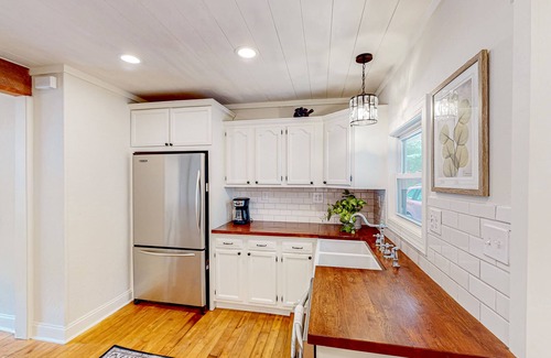 Black Mountain Cottage | Dog-friendly farmhouse with enclosed yard, covered porch, & mountain view