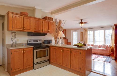 Rising Fawn House | Dog-Friendly Georgia Home with Grill and Fishing Pond!