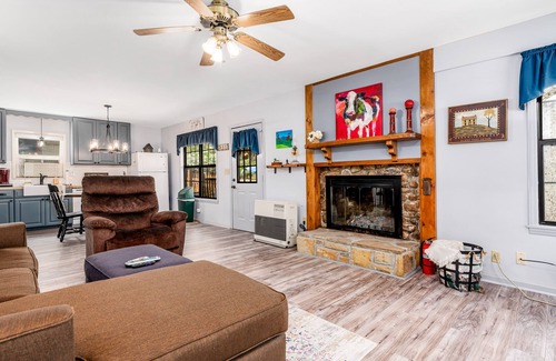 Pineola House | Dog-friendly getaway with WiFi, gas fireplace, & washer/dryer