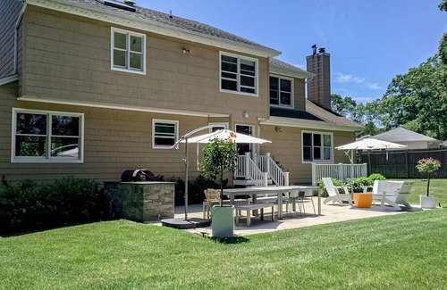 Hampton Bays House | Dog-friendly Hamptons home with private pool, AC, & private W/D - near lake
