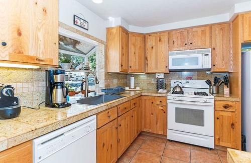 Truckee Cabin | Dog Friendly Home in Central Truckee, Walk to Shops and Restaurants, Close to Skiing!