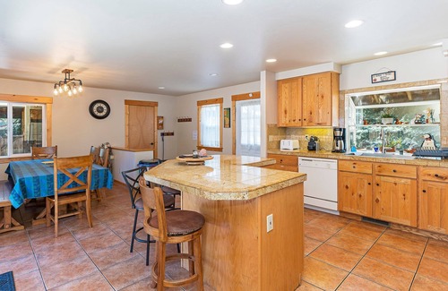 Truckee Cabin | Dog Friendly Home in Central Truckee, Walk to Shops and Restaurants, Close to Skiing!