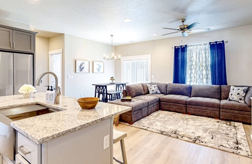 Nampa House | Dog-friendly home near walking paths with private hot tub & working space