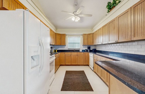 Tropical Bay Estates House | Dog-friendly home with waterfront views, a pool & Wifi