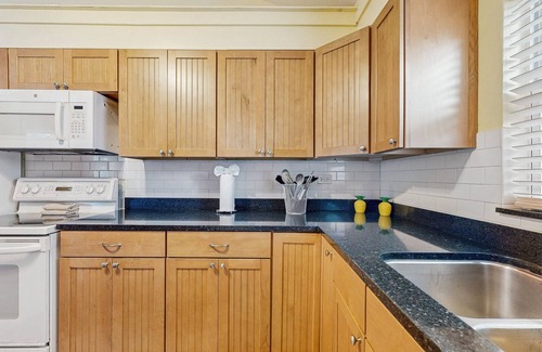 Tropical Bay Estates House | Dog-friendly home with waterfront views, a pool & Wifi