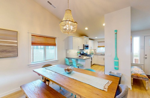 Lincoln City House | Dog-friendly home near the ocean with private patio, fireplace, & central AC