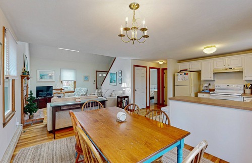 South Dennis House | Dog friendly home w/deck and private gas grill - on the bay side of the Cape