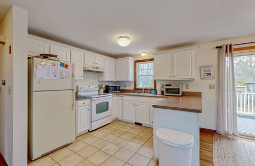South Dennis House | Dog friendly home w/deck and private gas grill - on the bay side of the Cape