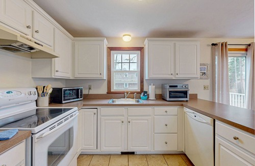 South Dennis House | Dog friendly home w/deck and private gas grill - on the bay side of the Cape