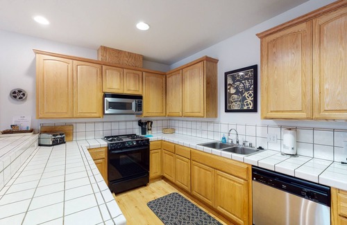 Bass Lake House | Dog-friendly home w/shared hot tub, spa, pool + WiFi, central AC