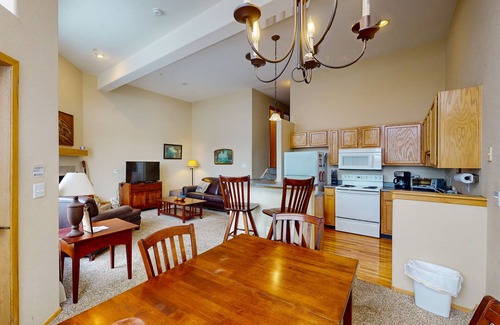 Wildernest Condo | Dog-Friendly Home with Trail Access, Gorgeous Views