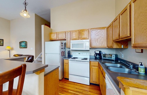 Wildernest Condo | Dog-Friendly Home with Trail Access, Gorgeous Views