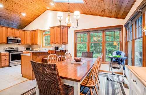 Empire House | Dog-friendly home with gorgeous garden & decks - stroll to town/the lake
