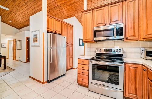 Empire House | Dog-friendly home with gorgeous garden & decks - stroll to town/the lake