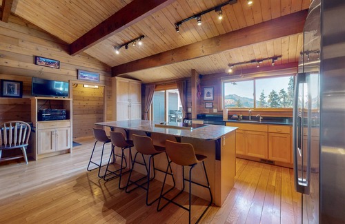 Mosier House | Dog-friendly home with amazing river views, shared pool, deck, grill, fireplace